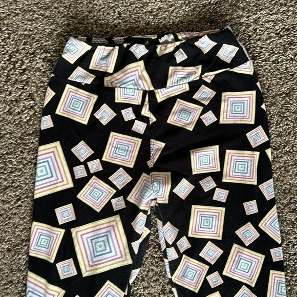 Lularoe geometric leggings one size - Picture 2 of 6